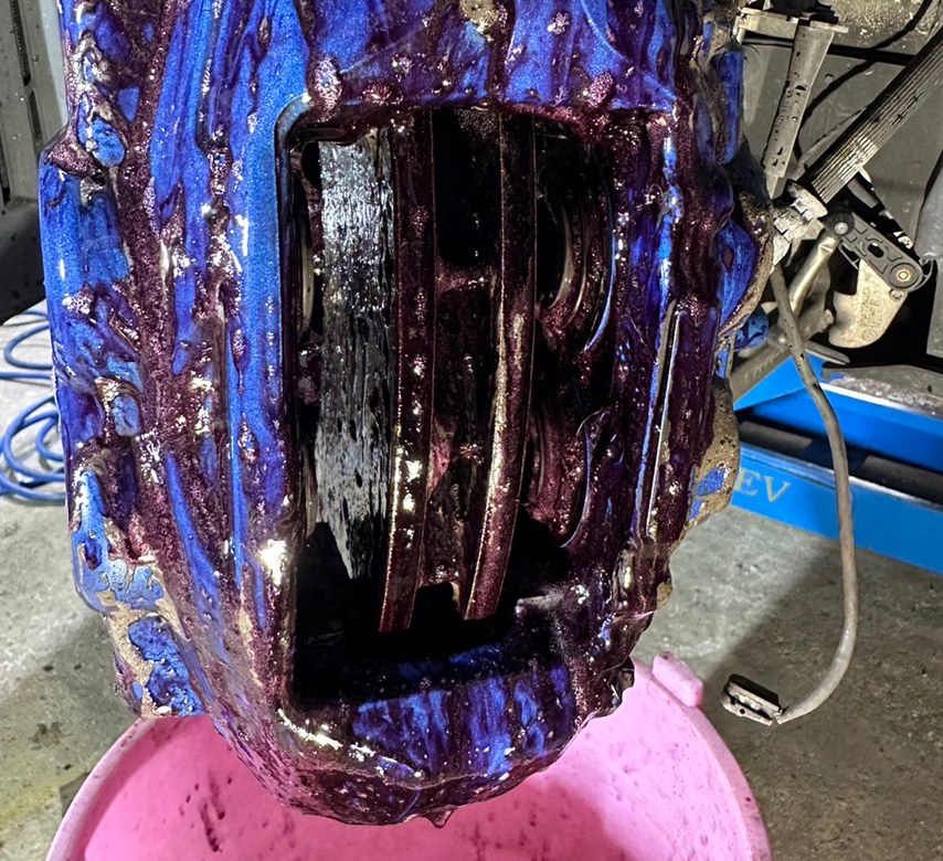 ブレーキキャリパー洗浄